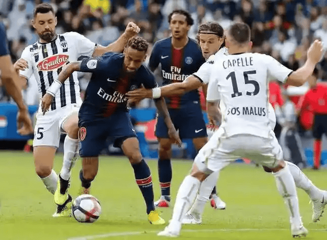 ewc-关于赛前法国杯焦点战；皇家社会临场应变；更衣室稳定；轮换策略成焦点的信息